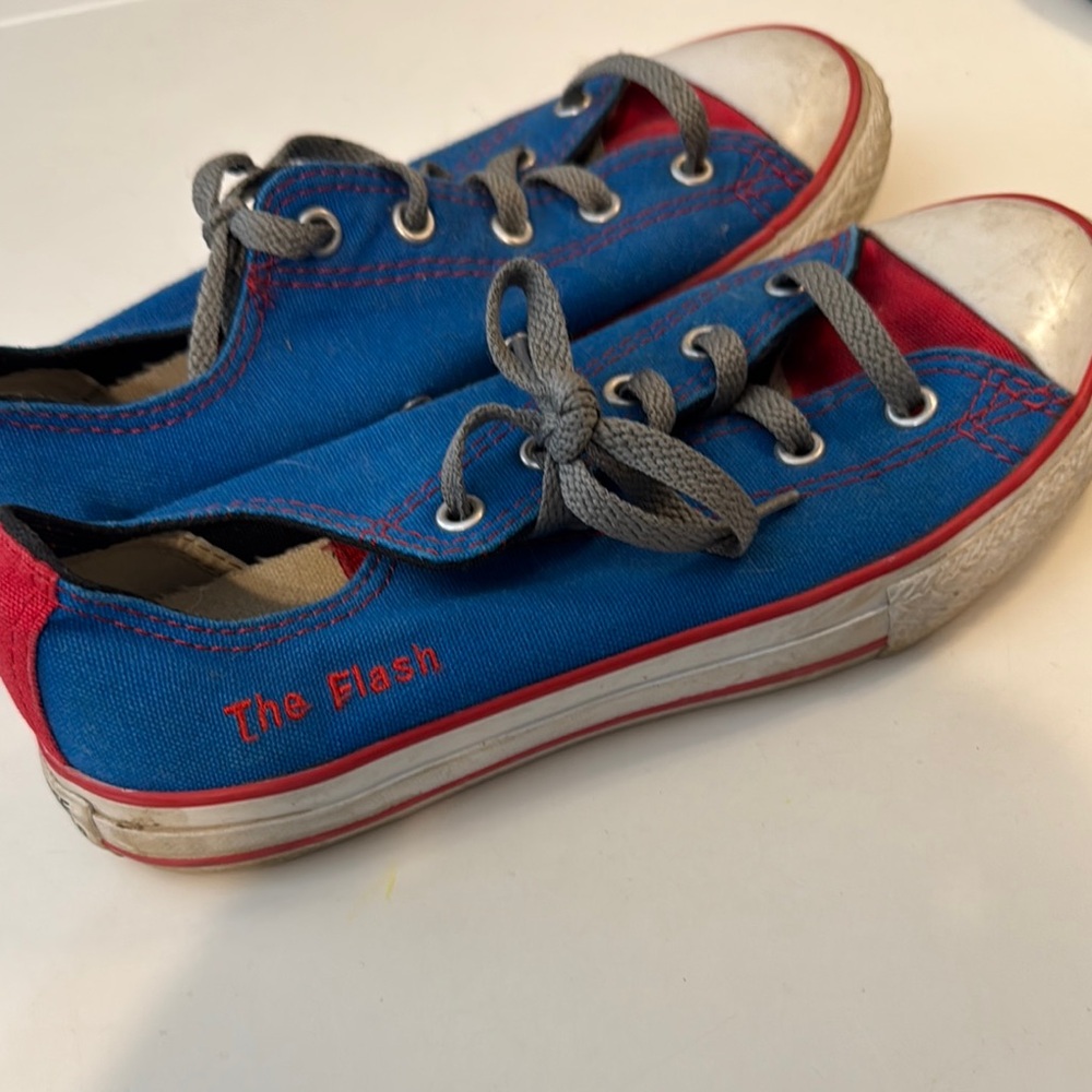 Vintage Converse All Star “The Flash” — Blue and Red Sneakers